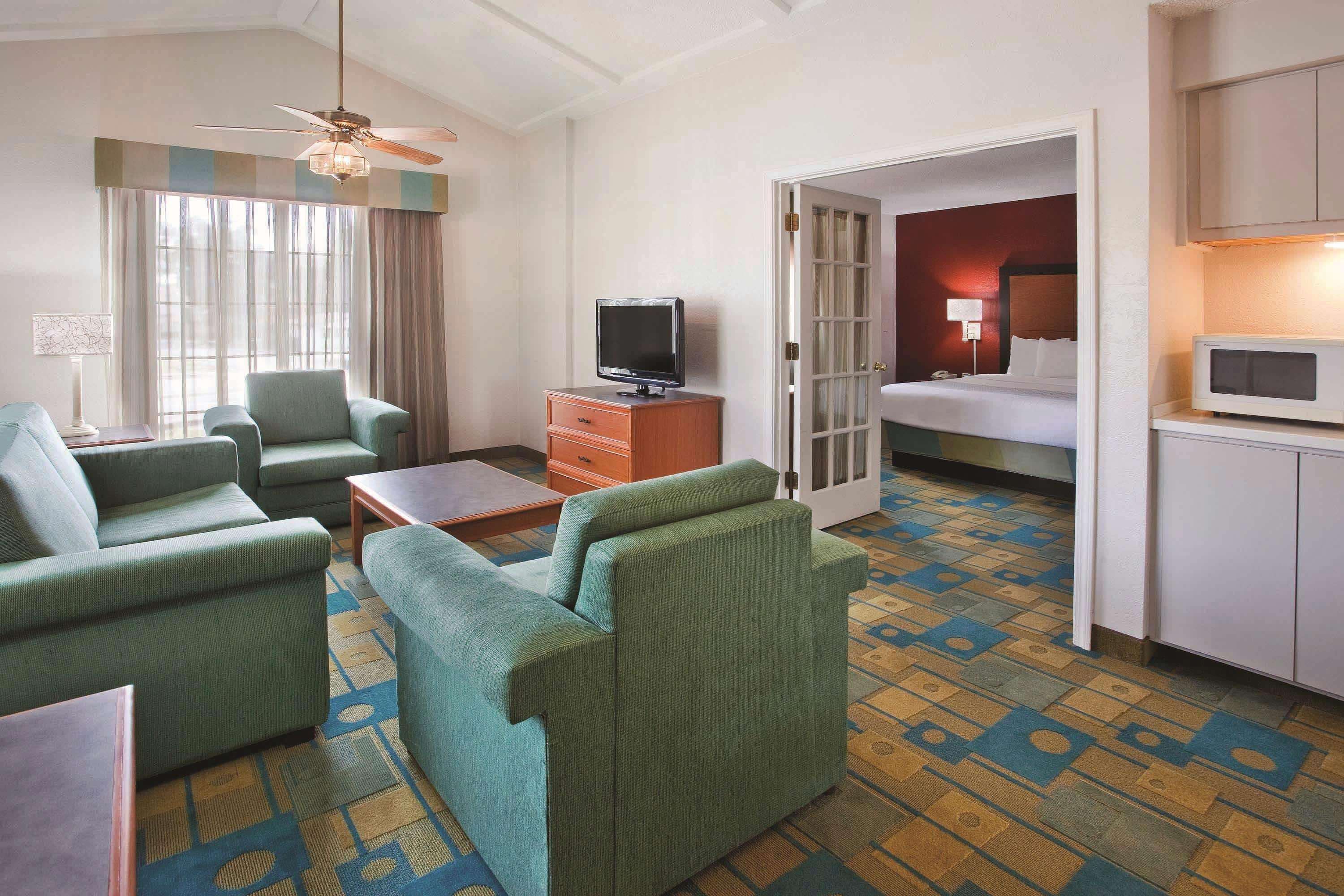 La Quinta Inn By Wyndham Savannah Midtown Exterior photo