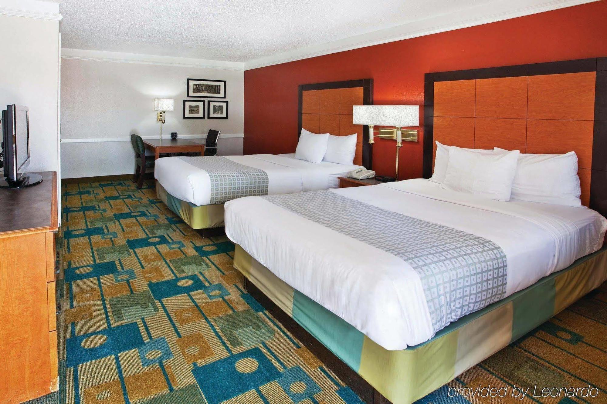 La Quinta Inn By Wyndham Savannah Midtown Exterior photo