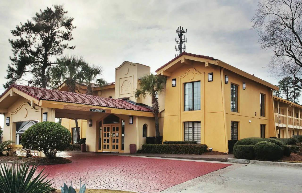 La Quinta Inn By Wyndham Savannah Midtown Exterior photo